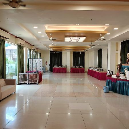 Hotel Pushpak Bhubaneswar Exteriör bild