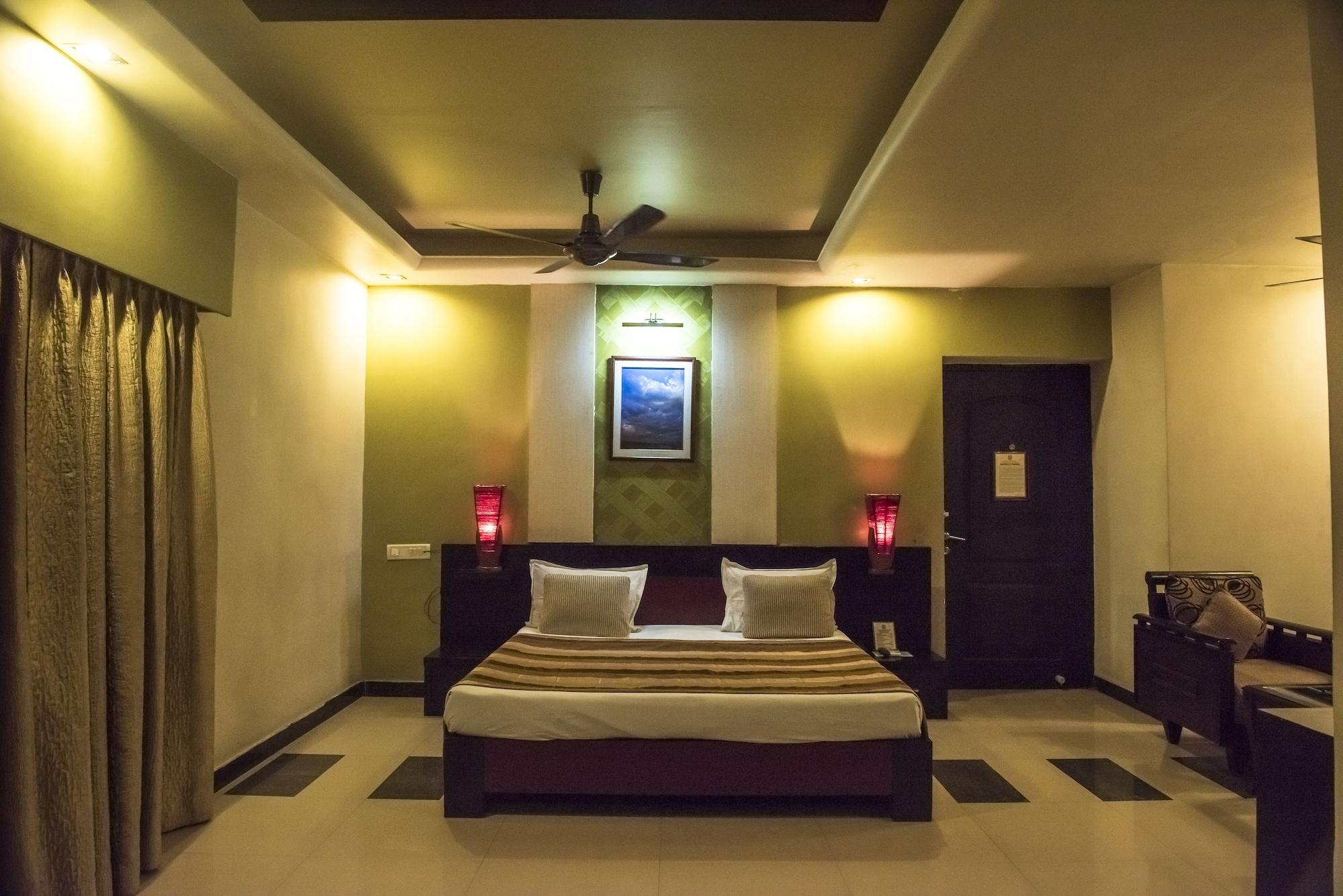 Hotel Pushpak Bhubaneswar Exteriör bild