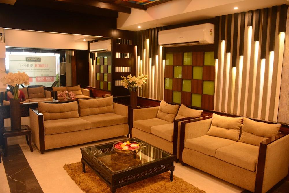 Hotel Pushpak Bhubaneswar Exteriör bild