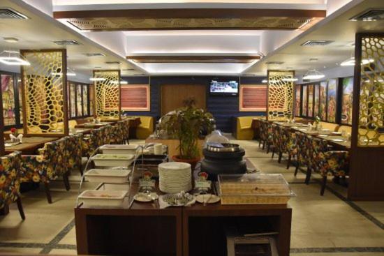 Hotel Pushpak Bhubaneswar Exteriör bild