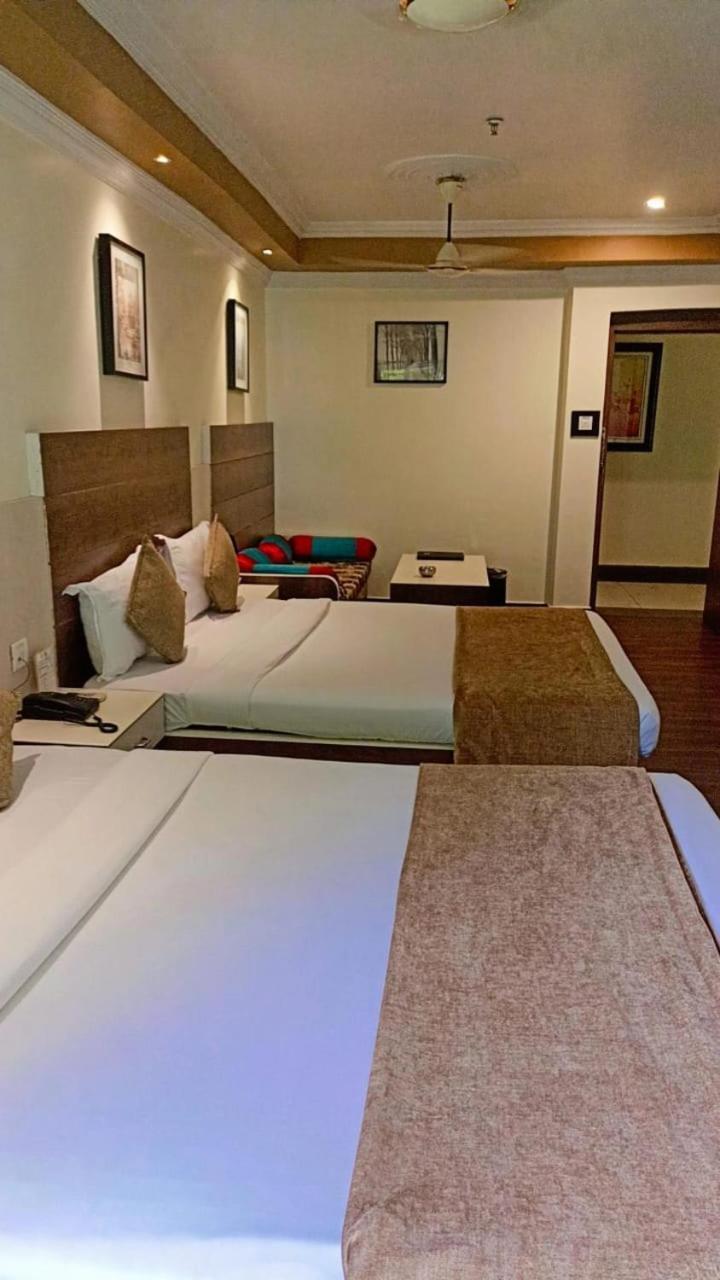 Hotel Pushpak Bhubaneswar Exteriör bild
