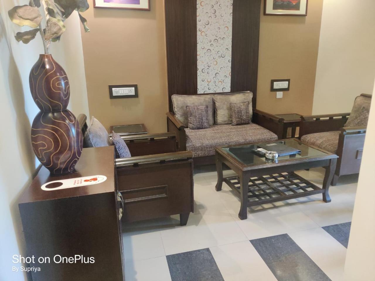 Hotel Pushpak Bhubaneswar Exteriör bild