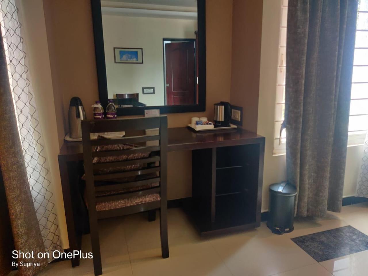 Hotel Pushpak Bhubaneswar Exteriör bild