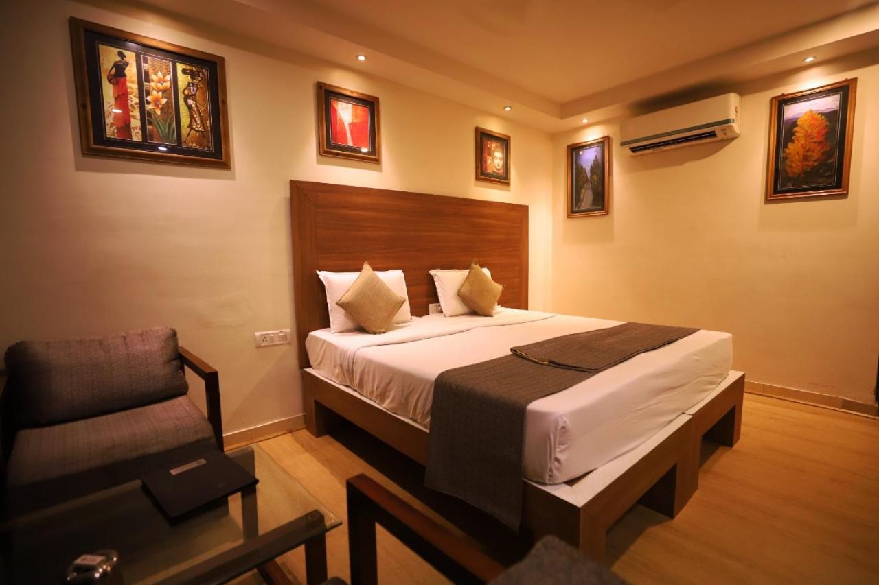 Hotel Pushpak Bhubaneswar Exteriör bild