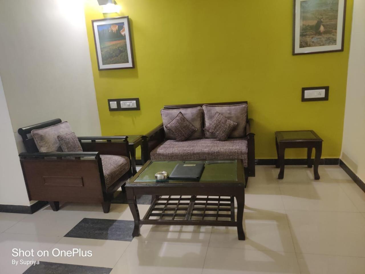 Hotel Pushpak Bhubaneswar Exteriör bild