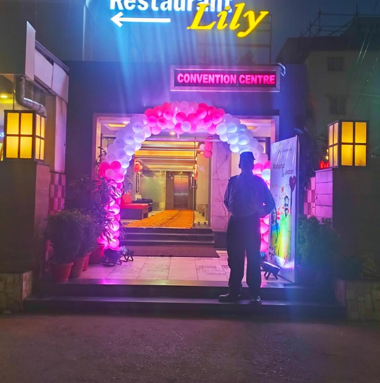 Hotel Pushpak Bhubaneswar Exteriör bild