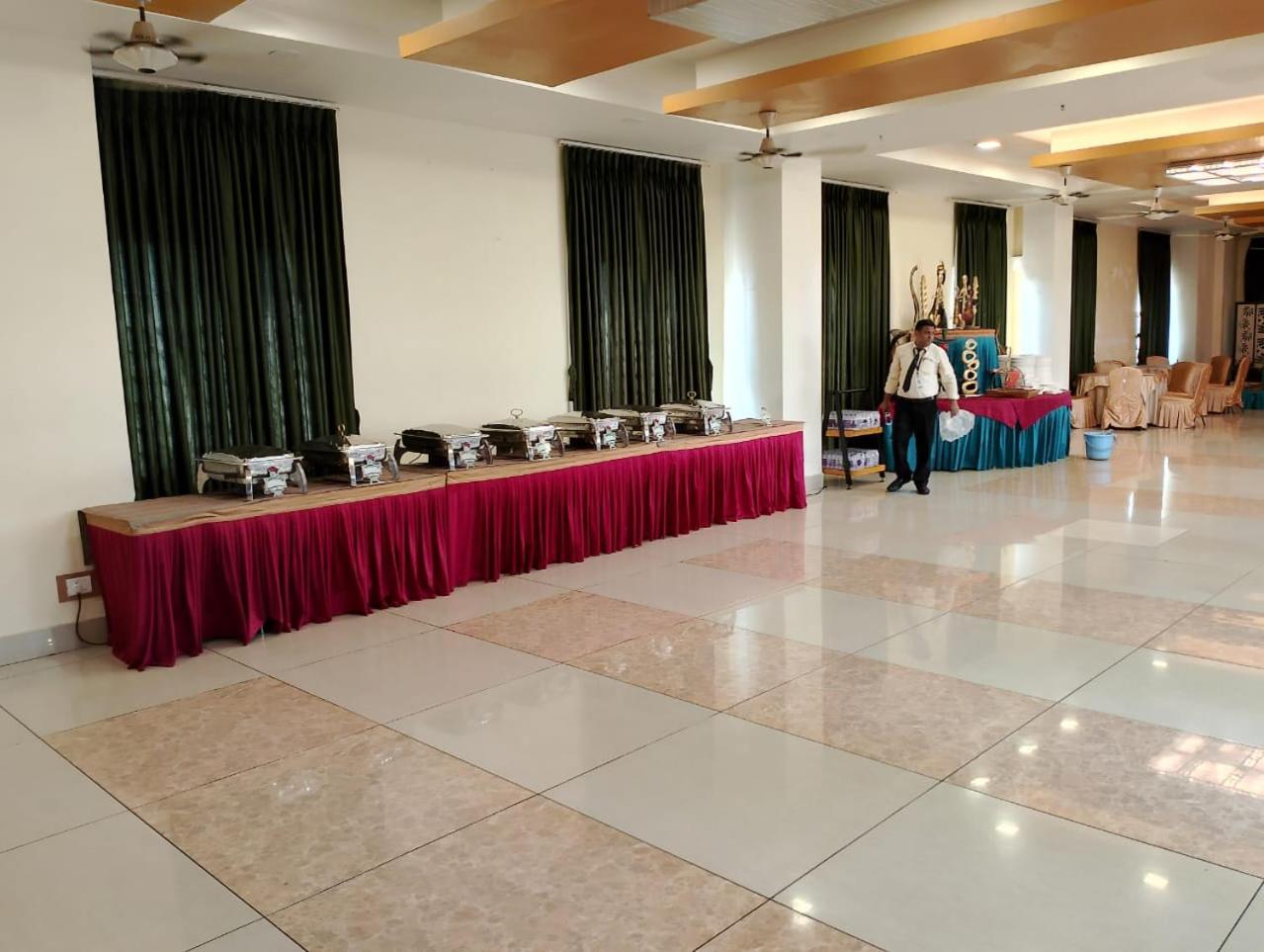 Hotel Pushpak Bhubaneswar Exteriör bild