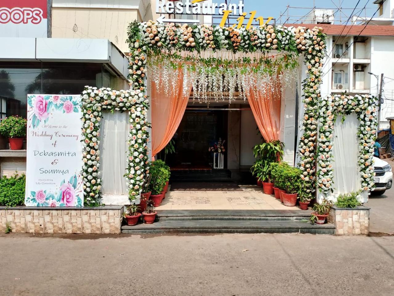 Hotel Pushpak Bhubaneswar Exteriör bild