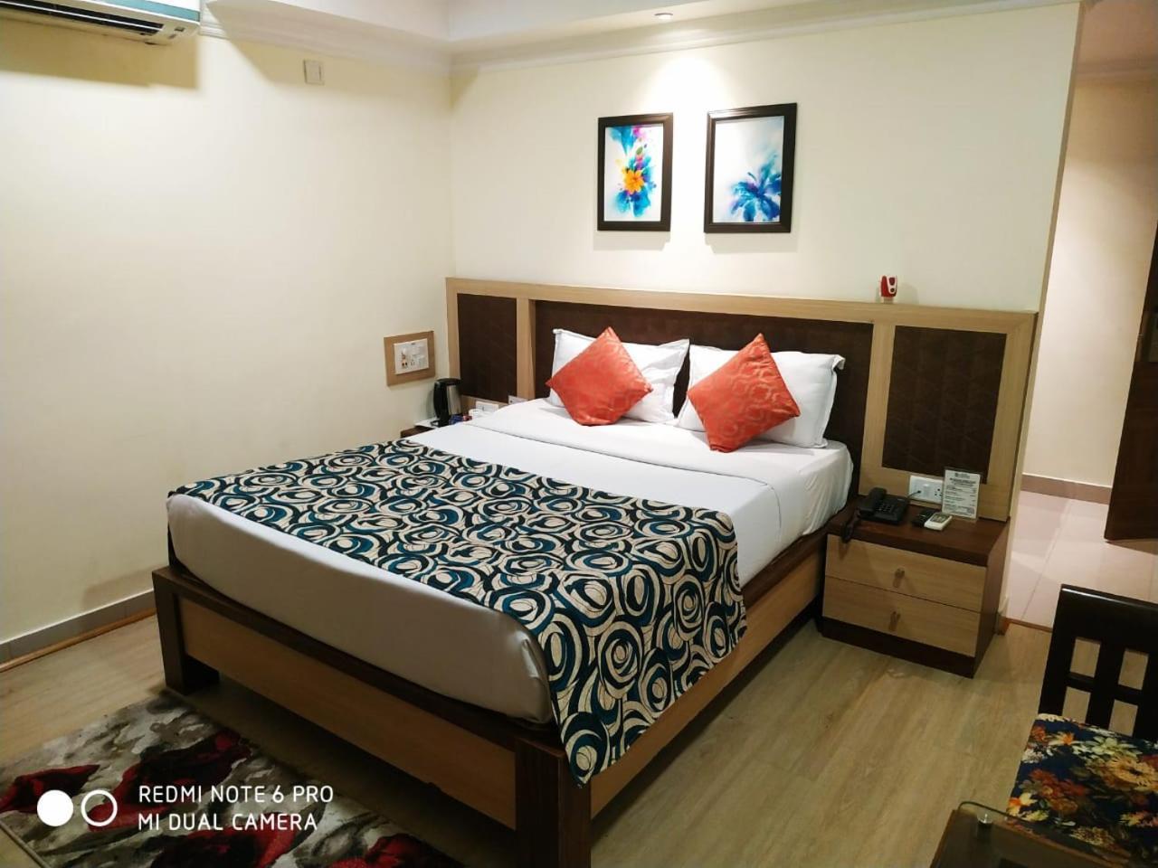 Hotel Pushpak Bhubaneswar Exteriör bild