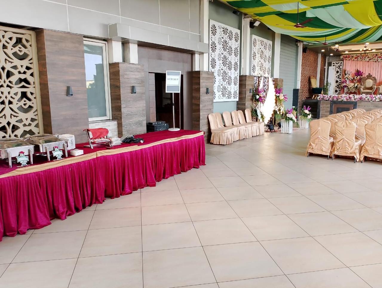 Hotel Pushpak Bhubaneswar Exteriör bild