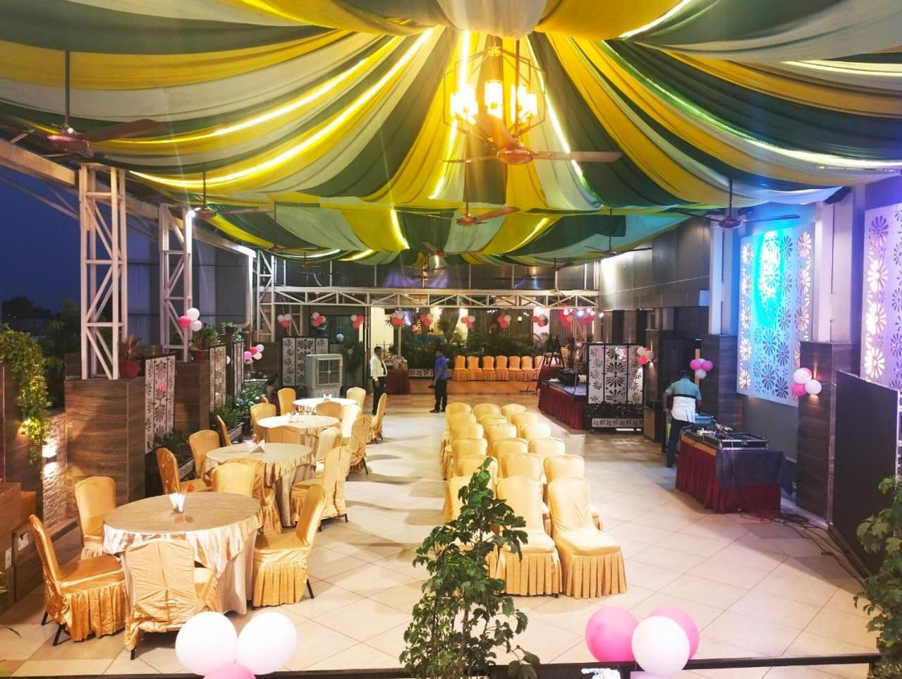 Hotel Pushpak Bhubaneswar Exteriör bild