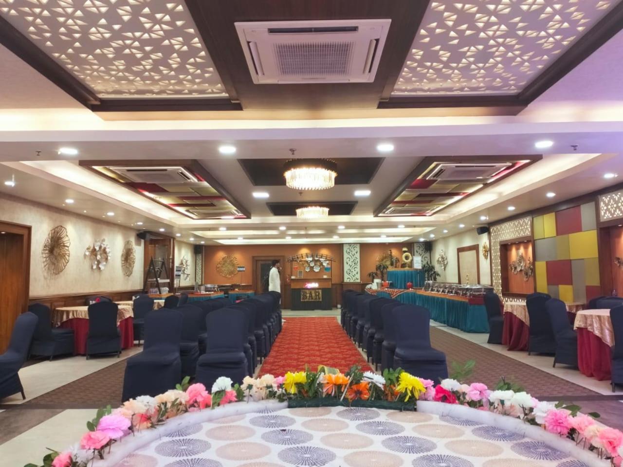 Hotel Pushpak Bhubaneswar Exteriör bild