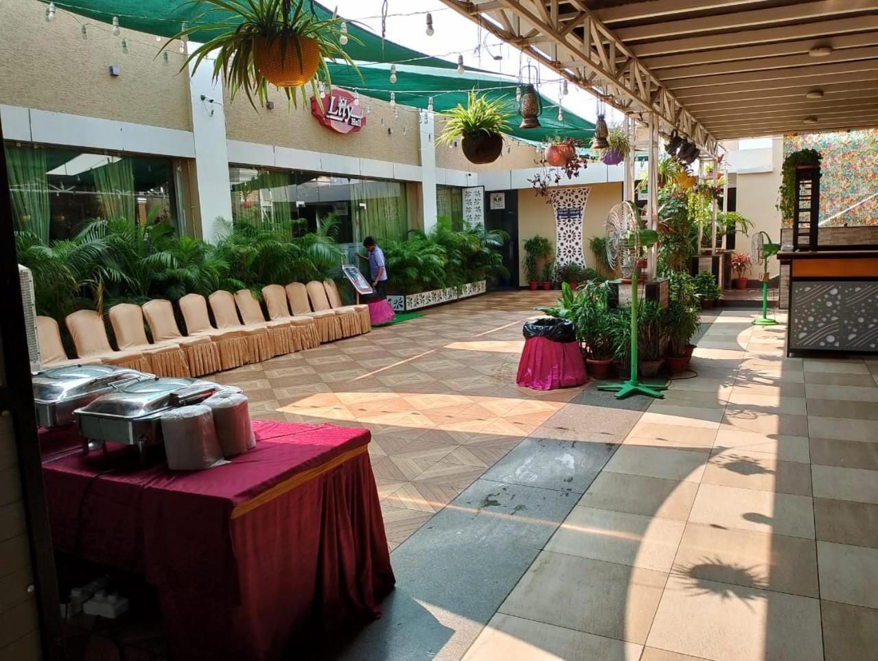 Hotel Pushpak Bhubaneswar Exteriör bild
