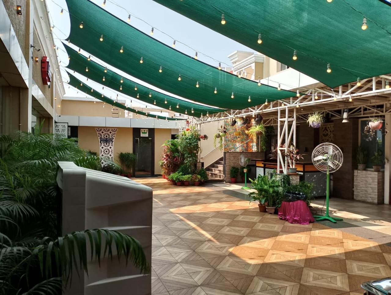 Hotel Pushpak Bhubaneswar Exteriör bild
