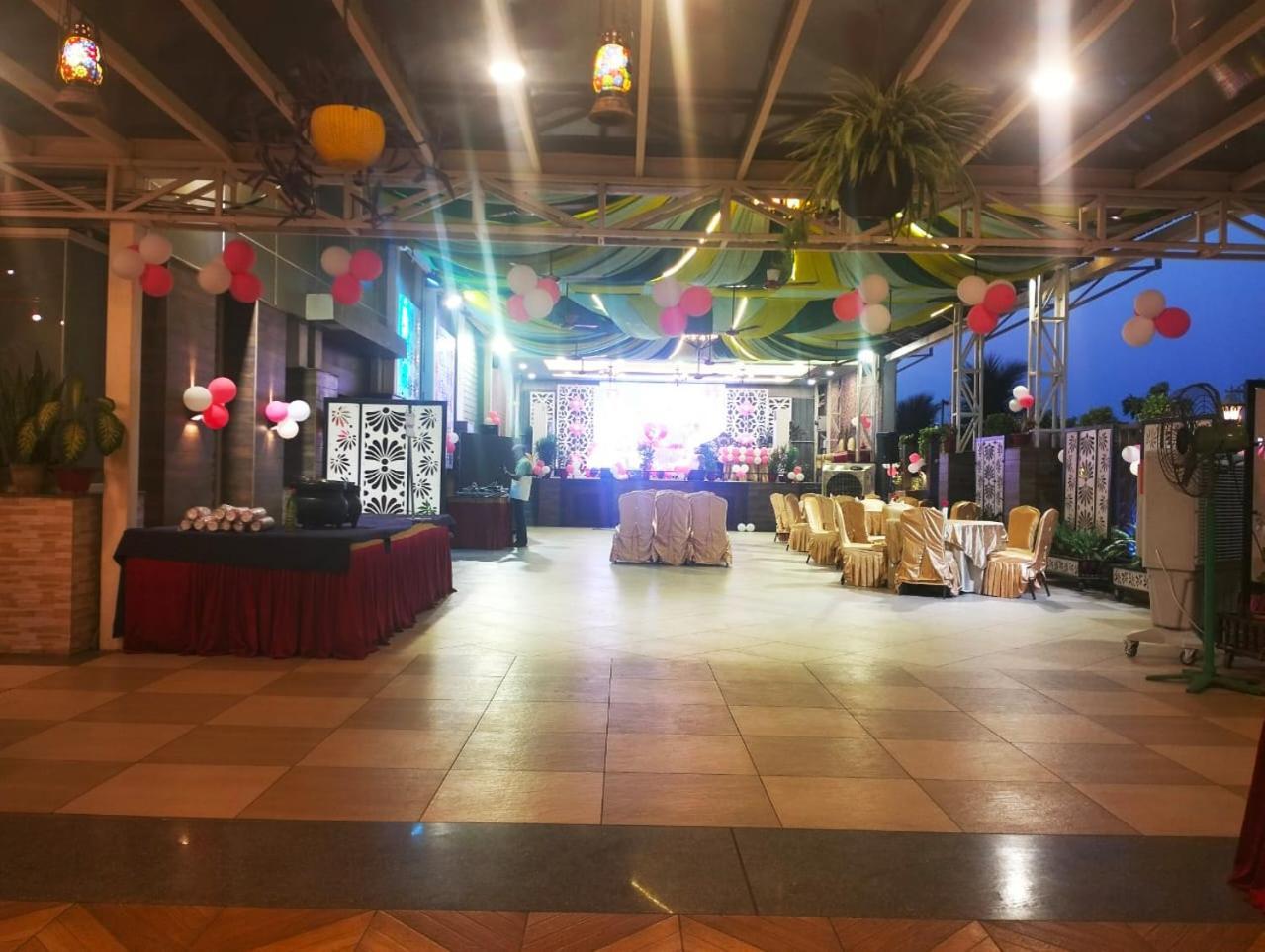 Hotel Pushpak Bhubaneswar Exteriör bild