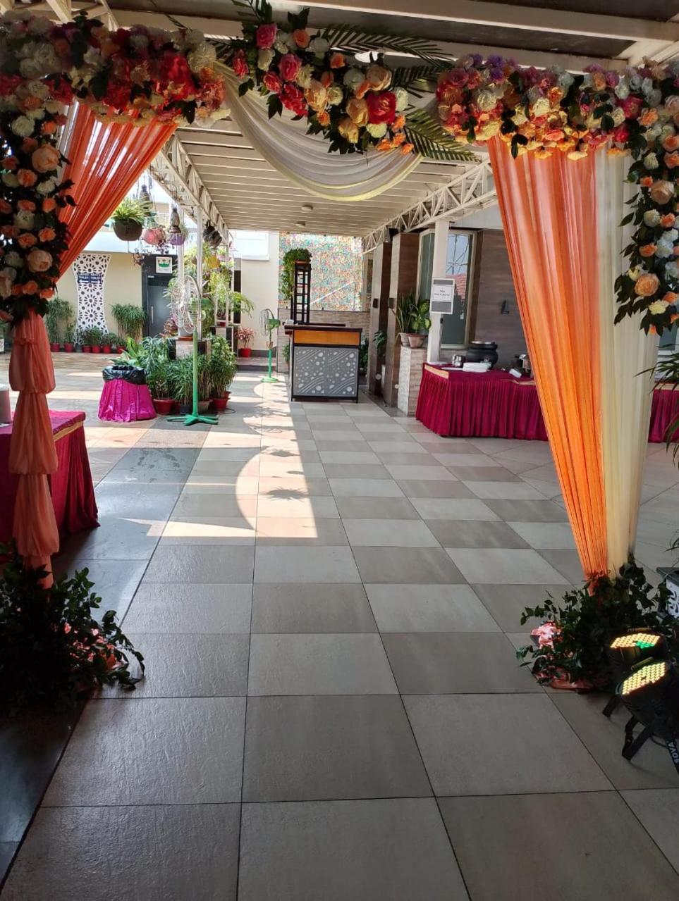 Hotel Pushpak Bhubaneswar Exteriör bild