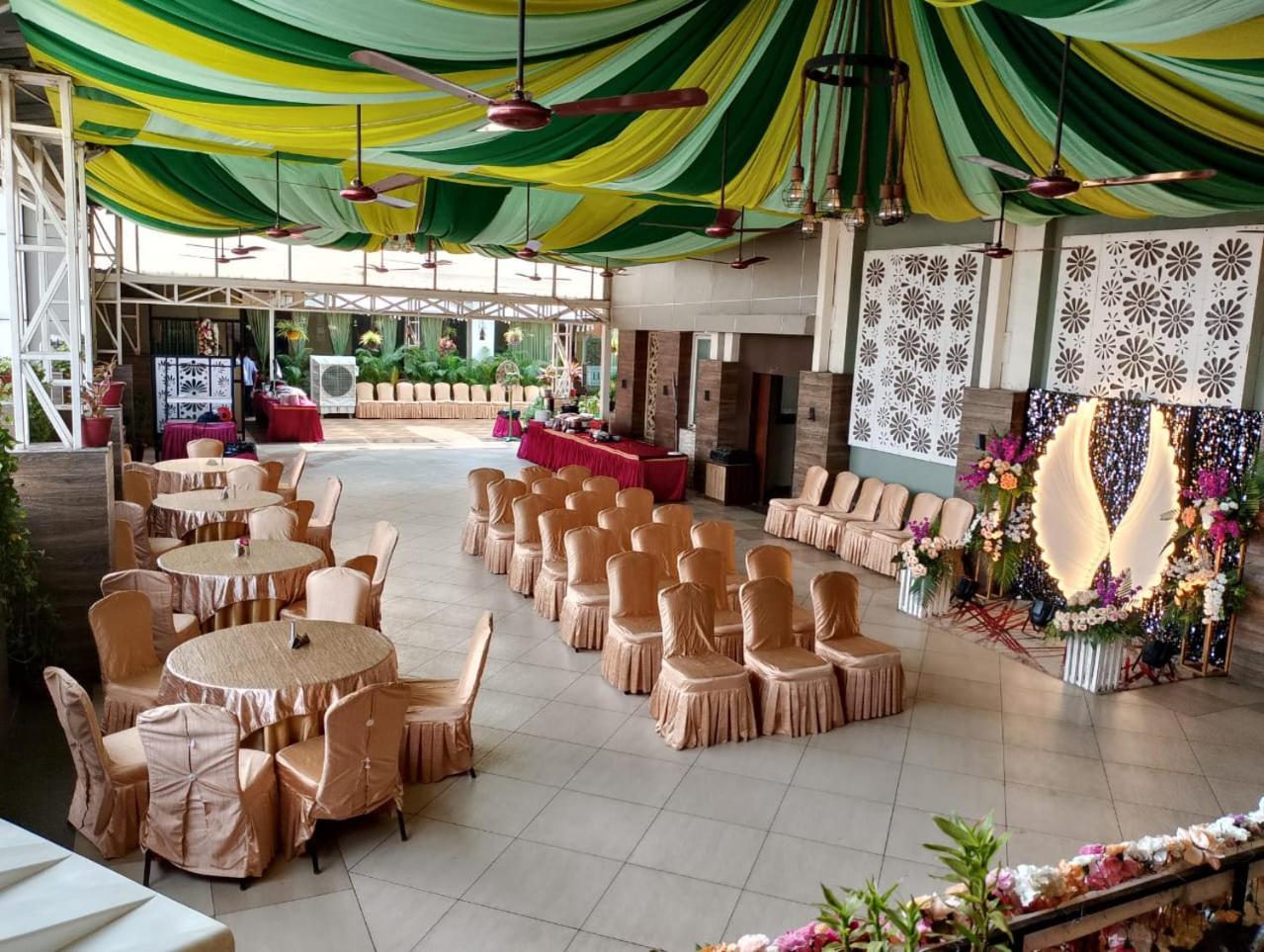 Hotel Pushpak Bhubaneswar Exteriör bild