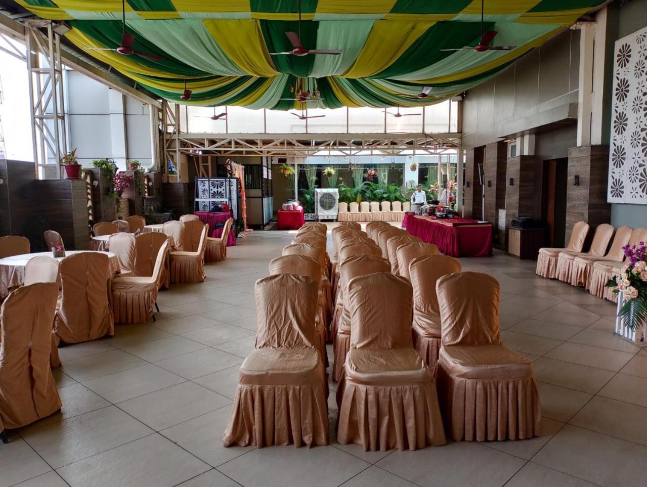 Hotel Pushpak Bhubaneswar Exteriör bild