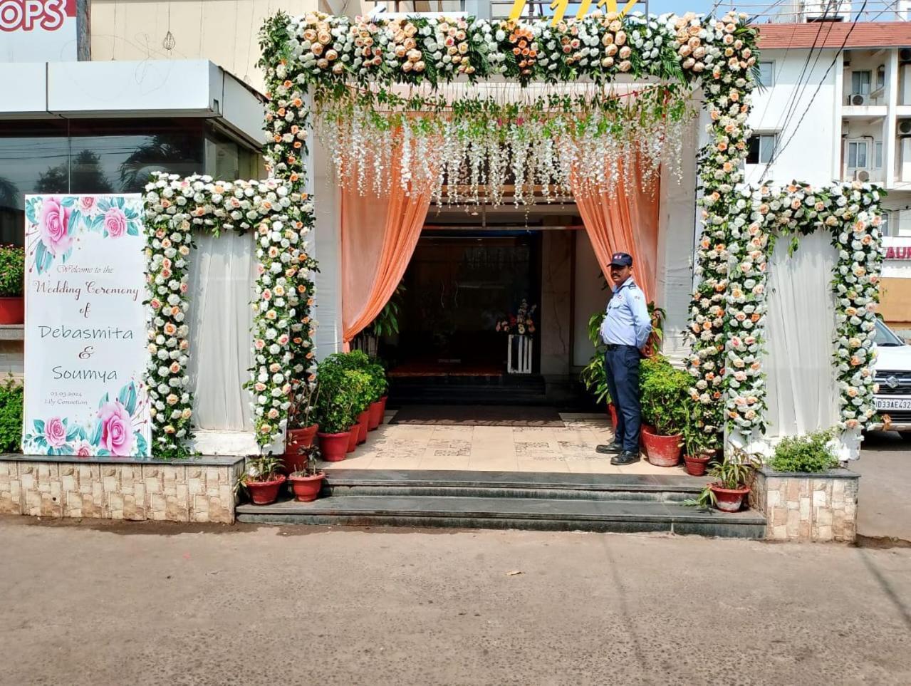 Hotel Pushpak Bhubaneswar Exteriör bild